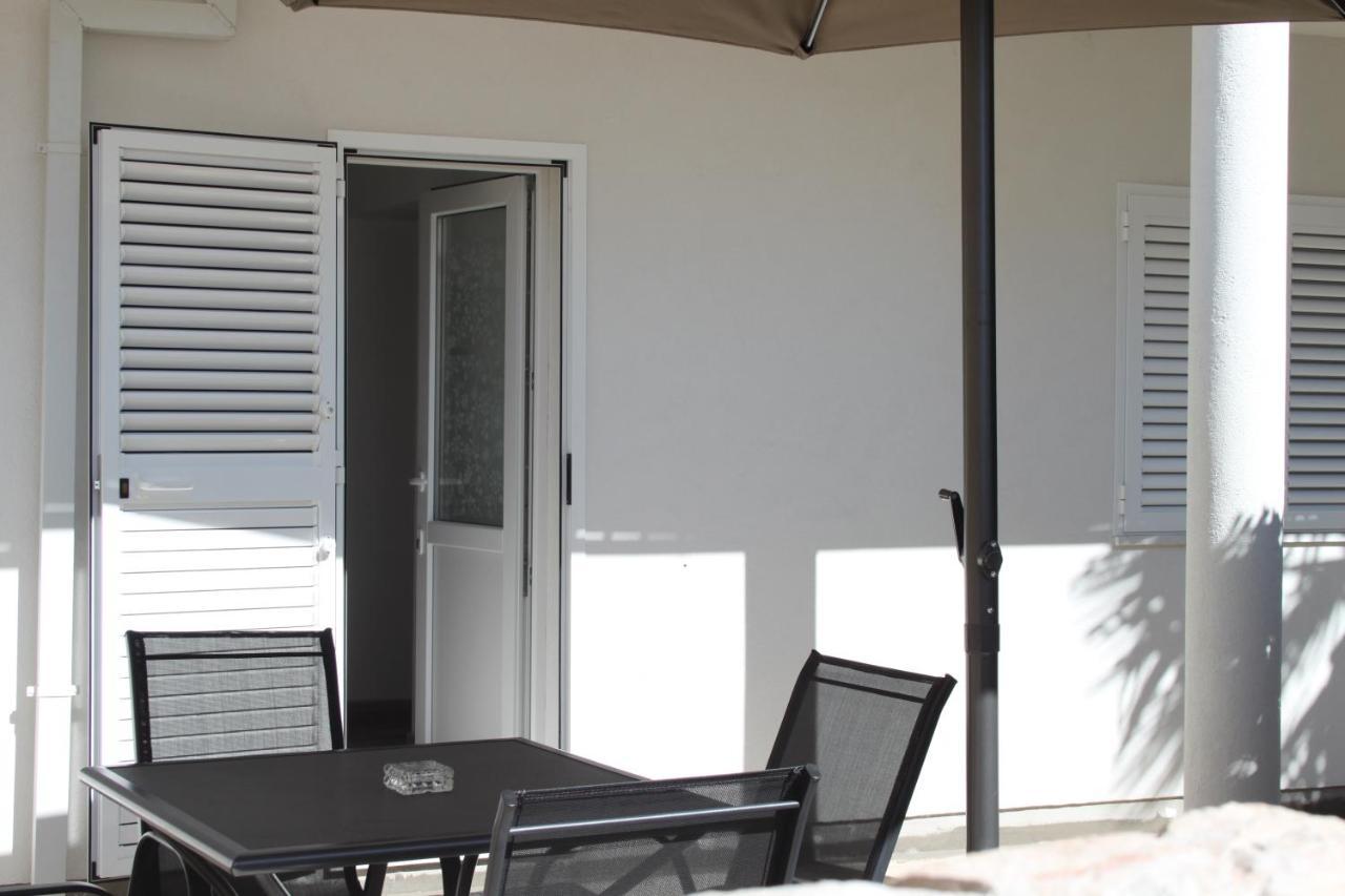 Apartmani "Mali Mago" Tribunj  Exterior photo